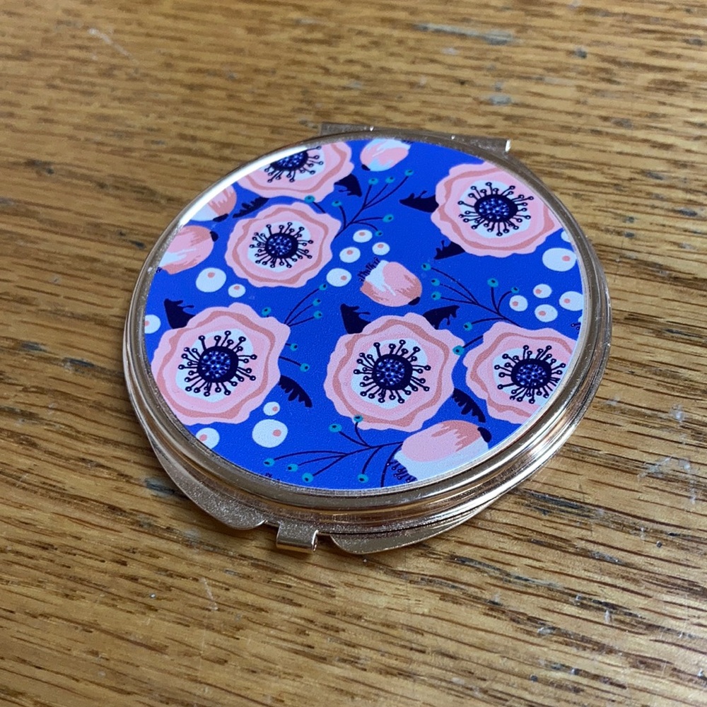 Compact mirror